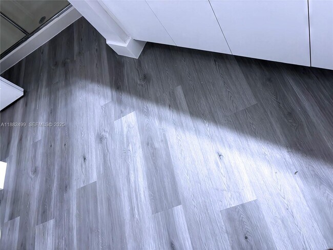 Building Photo - 17100 N Bay Rd