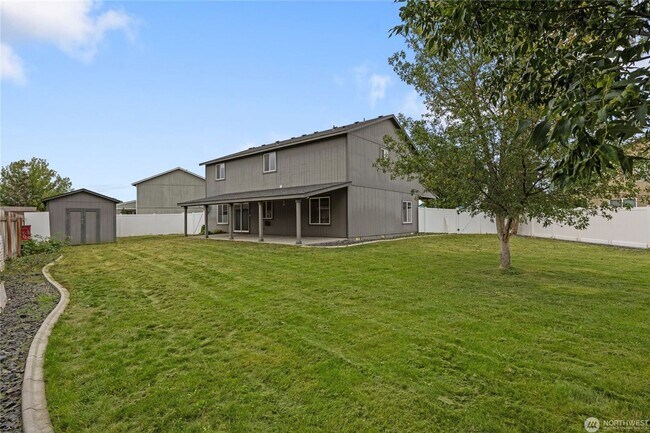 Building Photo - 4 bed, 3.5 bath home in cul-de-sac