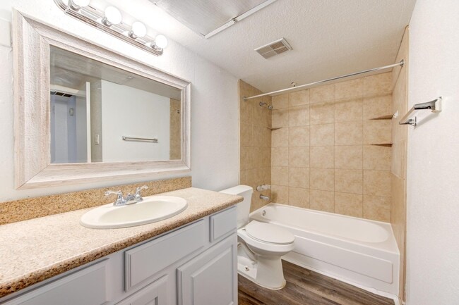 Building Photo - 10202 Forum Park Dr