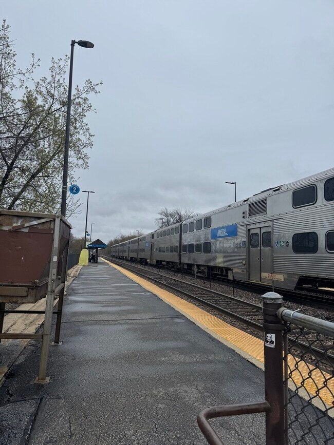 Building Photo - 7320 N Rogers Ave