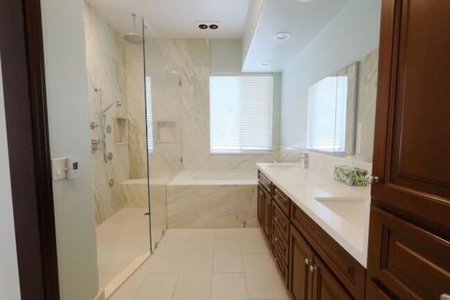 Building Photo - Stunning 3 bedroom home in San Clemente