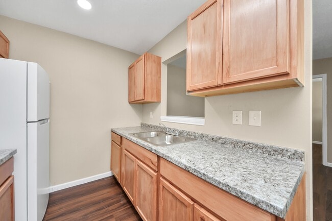 Building Photo - 17109 River Rd