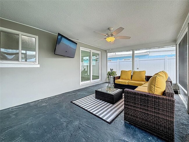 Building Photo - 572 Baywood Dr N