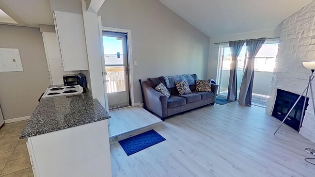 Building Photo - 2929 W Floyd Ave