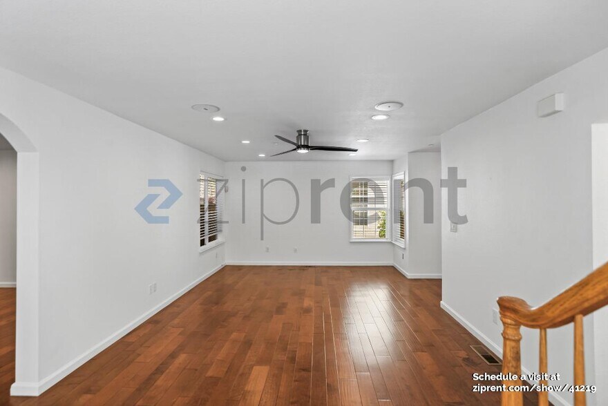Building Photo - 625 San Gabriel Ave