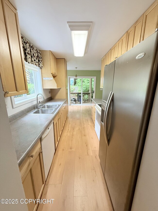 Building Photo - 12399 Blackberry Ln