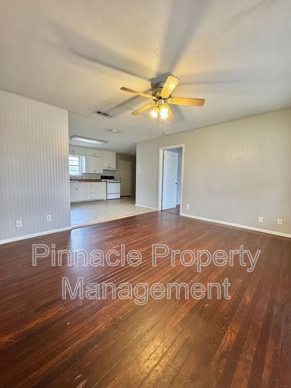 Building Photo - 1305 Richard St