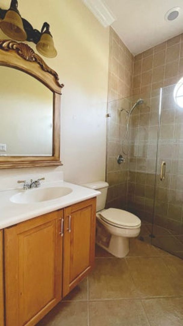 Building Photo - 9843 Vía Amati