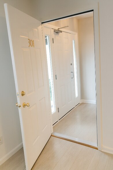Building Photo - 307 Rosewood Dr