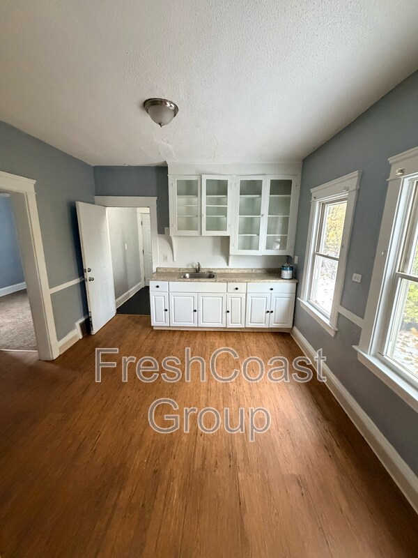 Building Photo - 3053 E 128th St