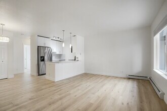 Building Photo - Updated Apartment in The Heart of Jefferson Park