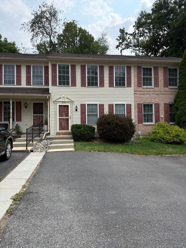 Building Photo - 809 Rockwood Dr