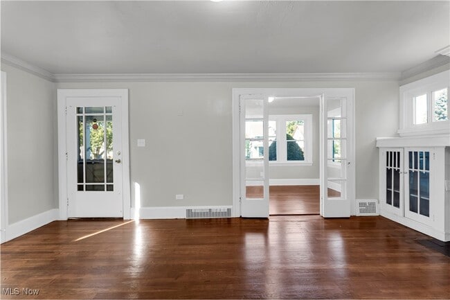 Building Photo - 5223 Clement Ave