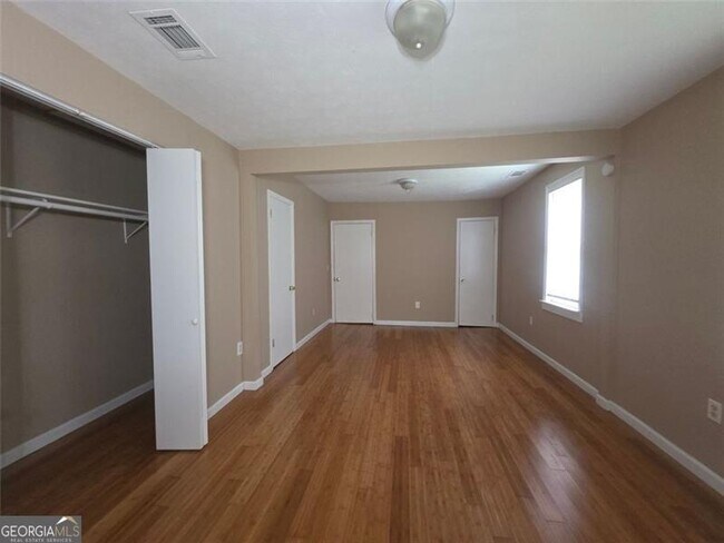 Building Photo - 220 Tuscarora Trail