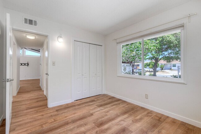 Building Photo - San Diego- Near Del Cerro - Refreshed 4 bed / 2 bath Home w/Solar ,A/C, Large Yard, Garage, and M...