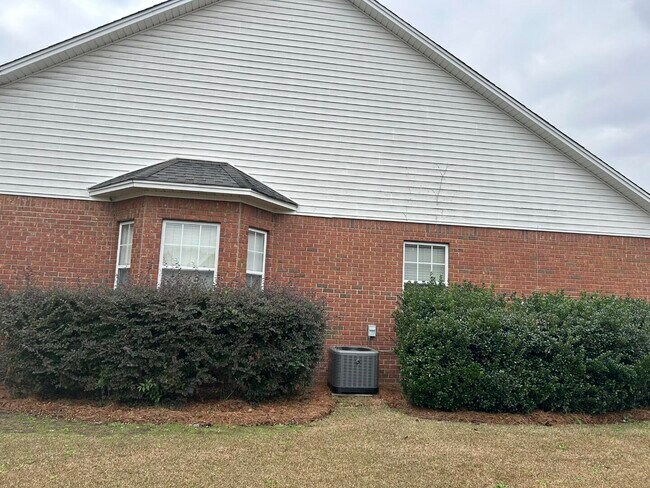 Building Photo - 3421 Beacon Dr