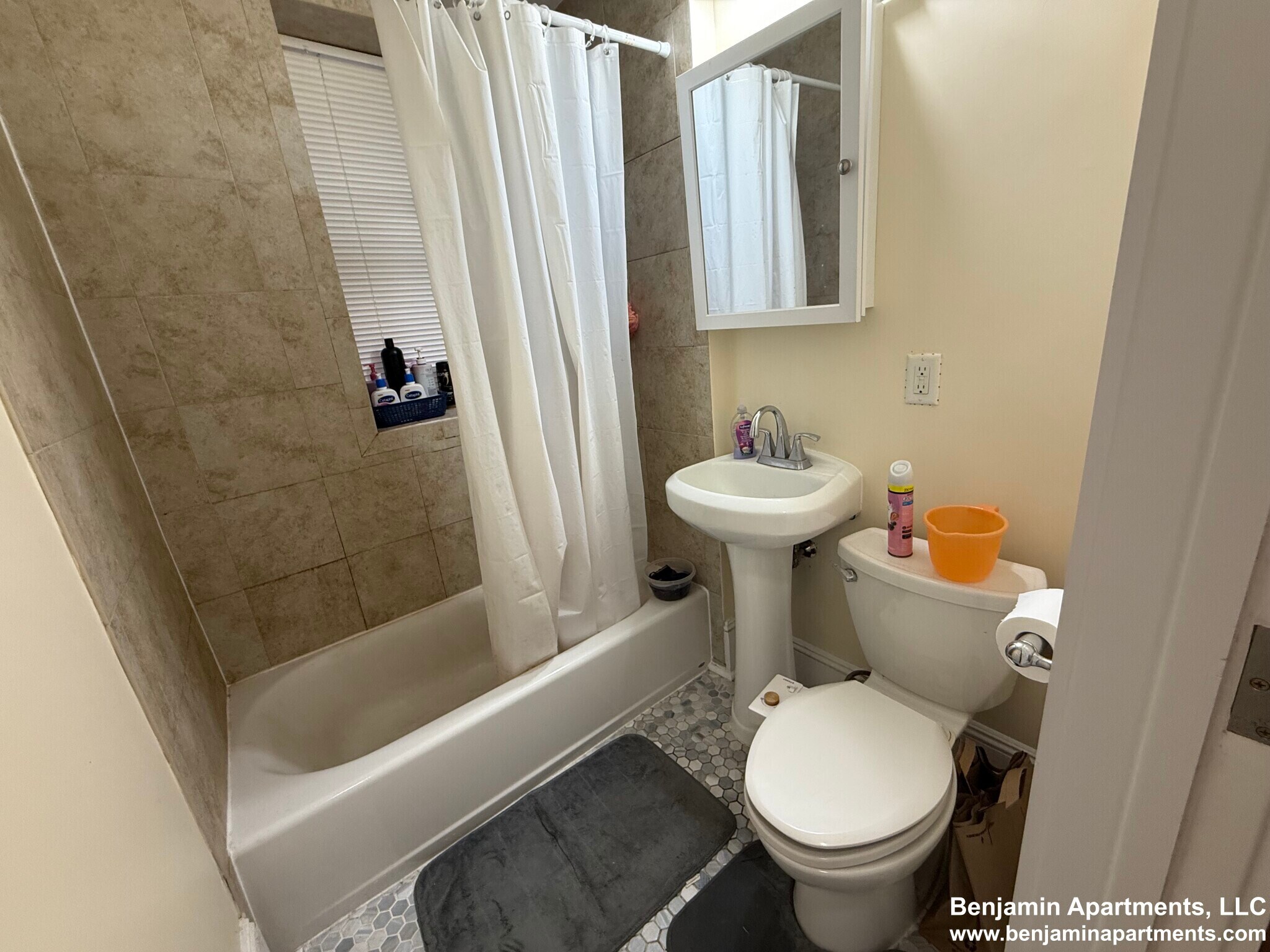 Building Photo - 887 Huntington Ave