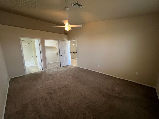 Building Photo - TOWNHOME IN SUNSET MTN VILLAS!