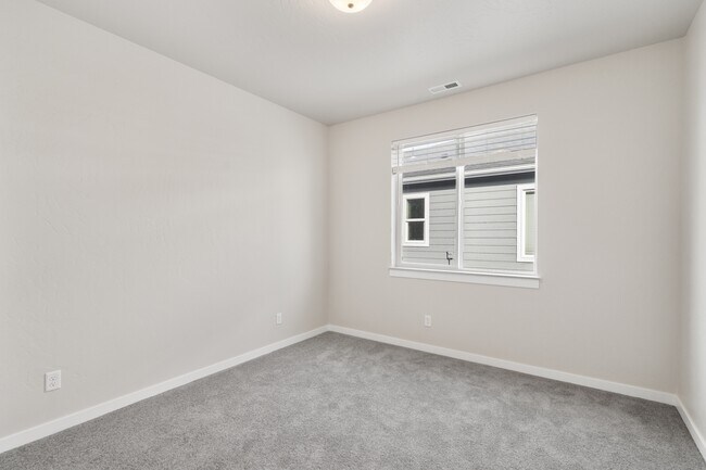 Building Photo - 1319 N Tschirley Rd