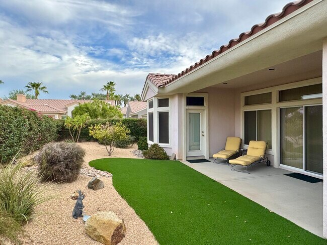 Building Photo - 38517 Fallbrook Ave