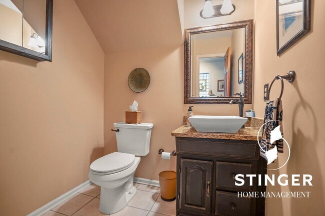 Building Photo - 1808 Lenora Dr