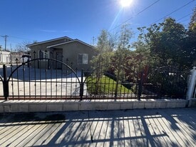 Building Photo - 770 E 12th St