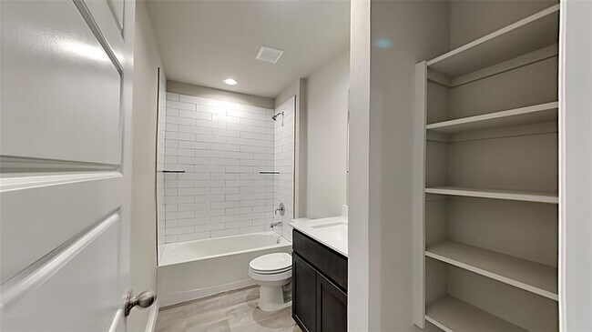 Building Photo - 4220 Colt Dr