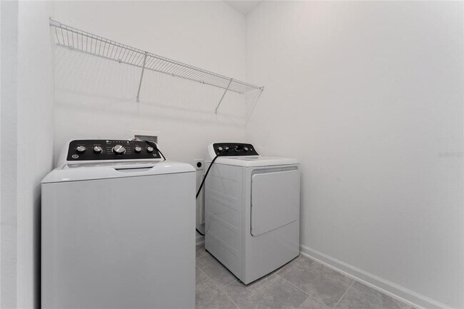 Building Photo - 8967 Chipping Sq Ln