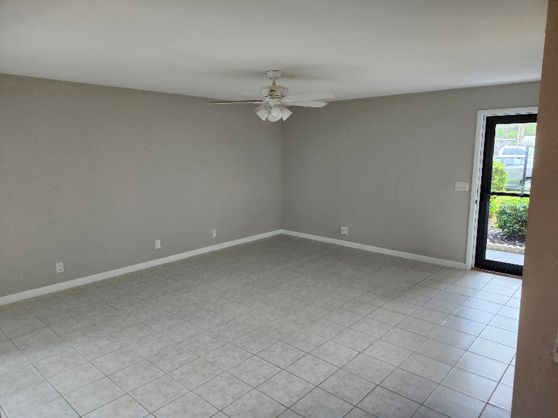 Building Photo - 3645 Boca Ciega Dr