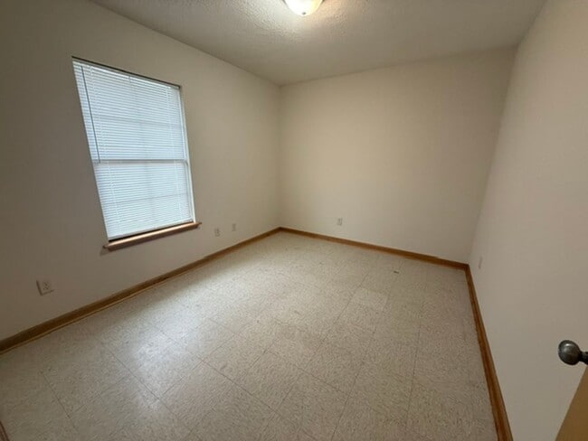 Building Photo - 2220 N Malcolm St