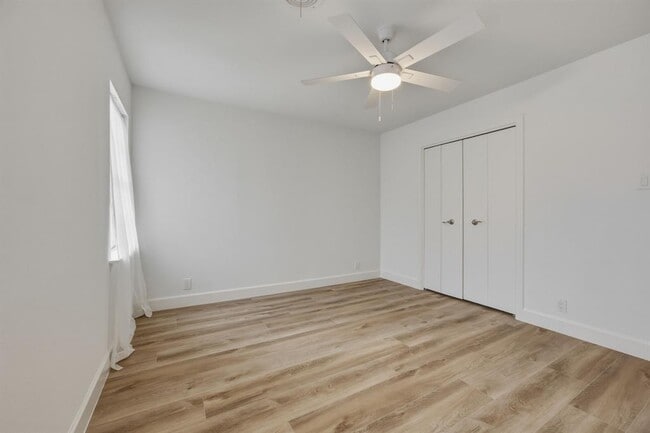 Building Photo - 1705 Elmhurst Dr