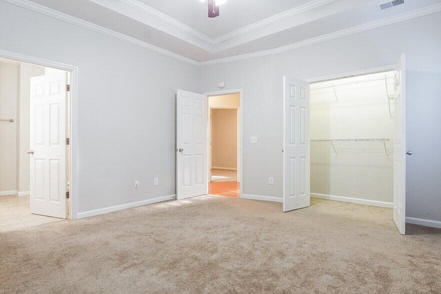 Building Photo - 173 St Charles Dr