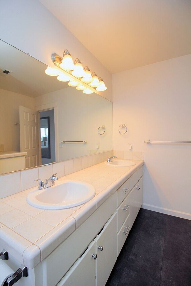 Building Photo - Delightful Newer Construction 3 Bed/2.5 Bath Home in Tranquil Beaverton Neighborhood