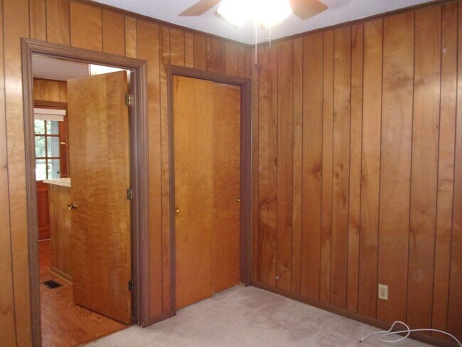 Building Photo - Brick Ranch Home on Large Lot