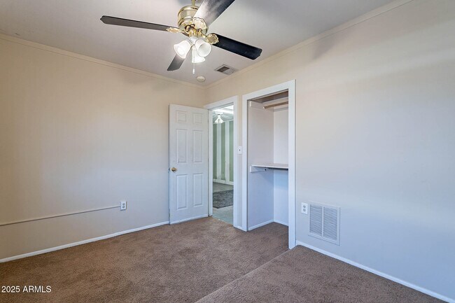 Building Photo - 2808 S Terrace Rd