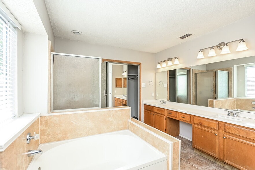 Building Photo - 4327 Meriden Ct