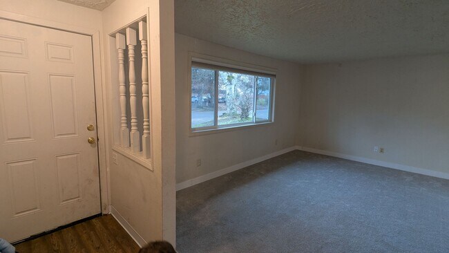 Building Photo - 14616 NE Coast Pine Ct