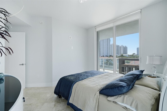 Building Photo - 3030 NE 188th St