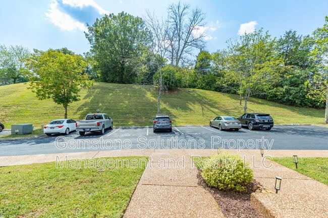 Building Photo - 1628 Brentwood Pointe