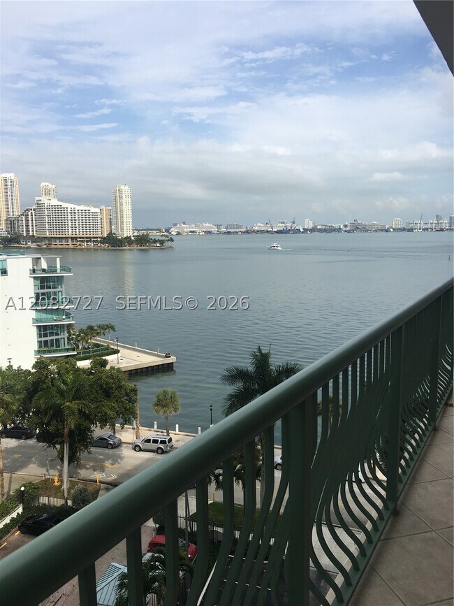 Building Photo - 1408 Brickell Bay Dr