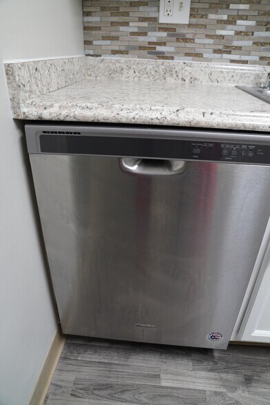 Building Photo - 6093 Majors Ln