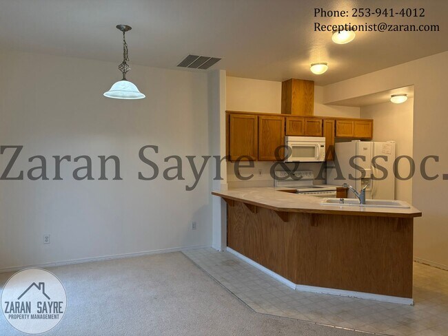 Building Photo - 178- Great 3 Bedroom Townhouse Condo in Milton!