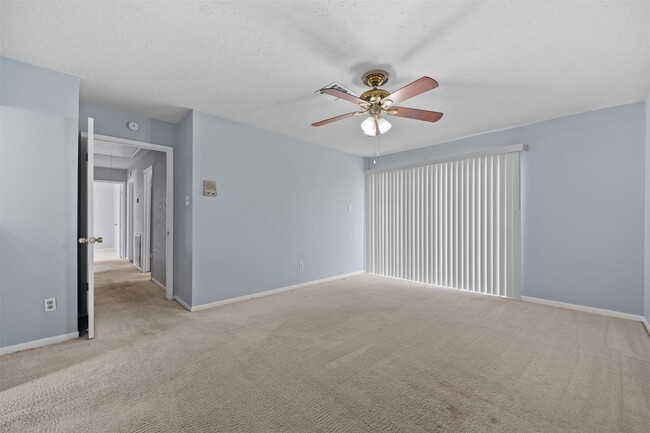 Building Photo - 25310 Pepper Ridge Ln