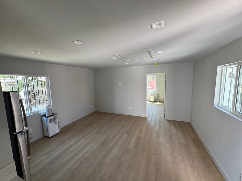 Building Photo - 2621 Hillcrest Dr