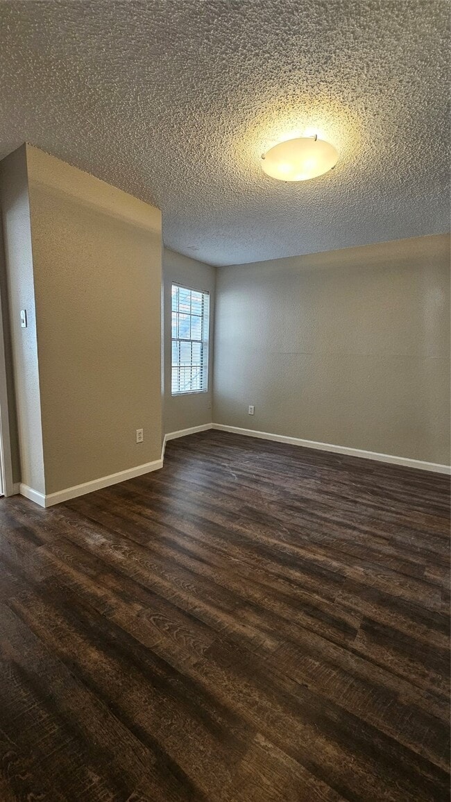 Building Photo - 2750 Holly Hall St