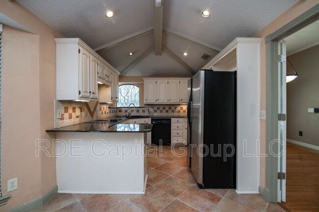 Building Photo - 618 Stone Canyon Dr