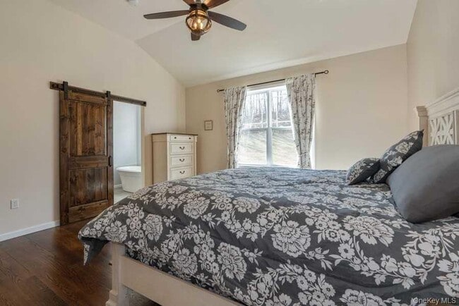 Building Photo - 861 Lattintown Rd