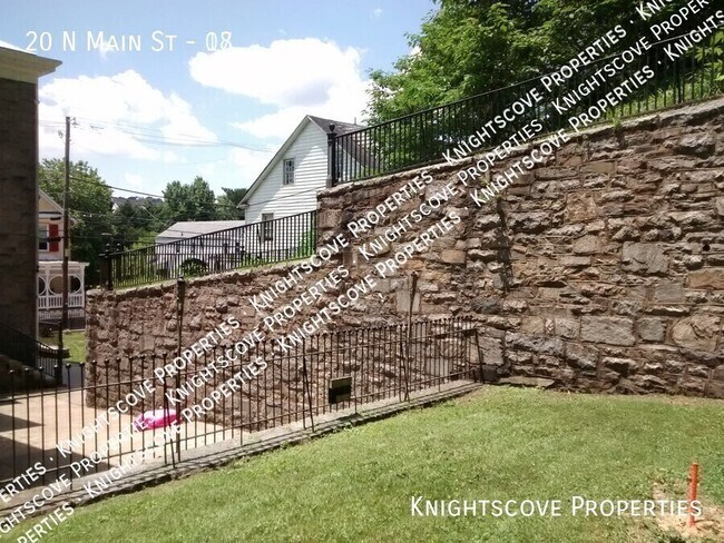 Building Photo - 20 N Main St