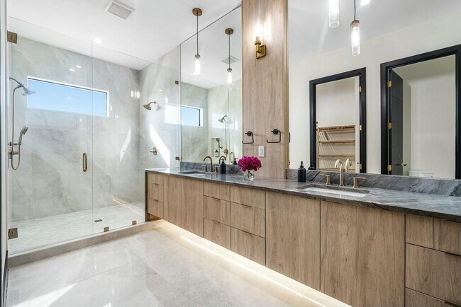 Building Photo - 13480 U.S. Rte 1