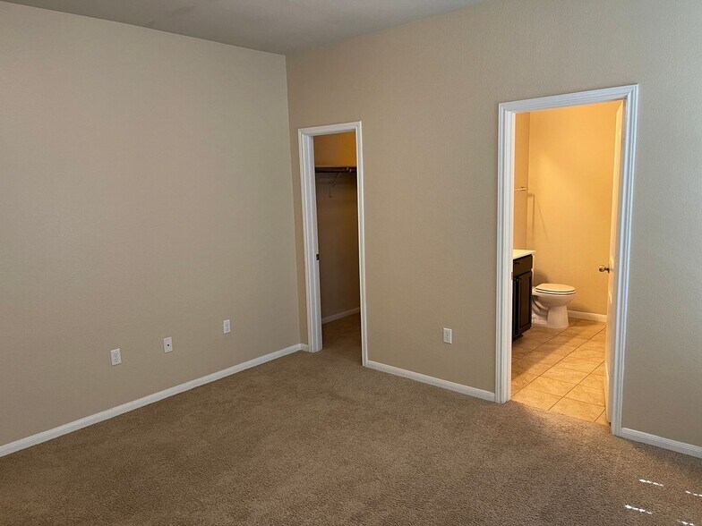 Building Photo - 1413 Blake St